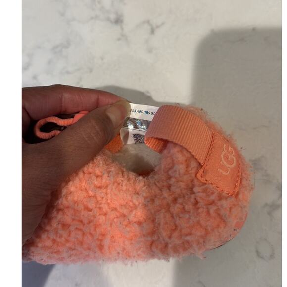Ugg toddler size 6 starfish pink plushy faux shearling slippers cozy warm cabin - Picture 9 of 9